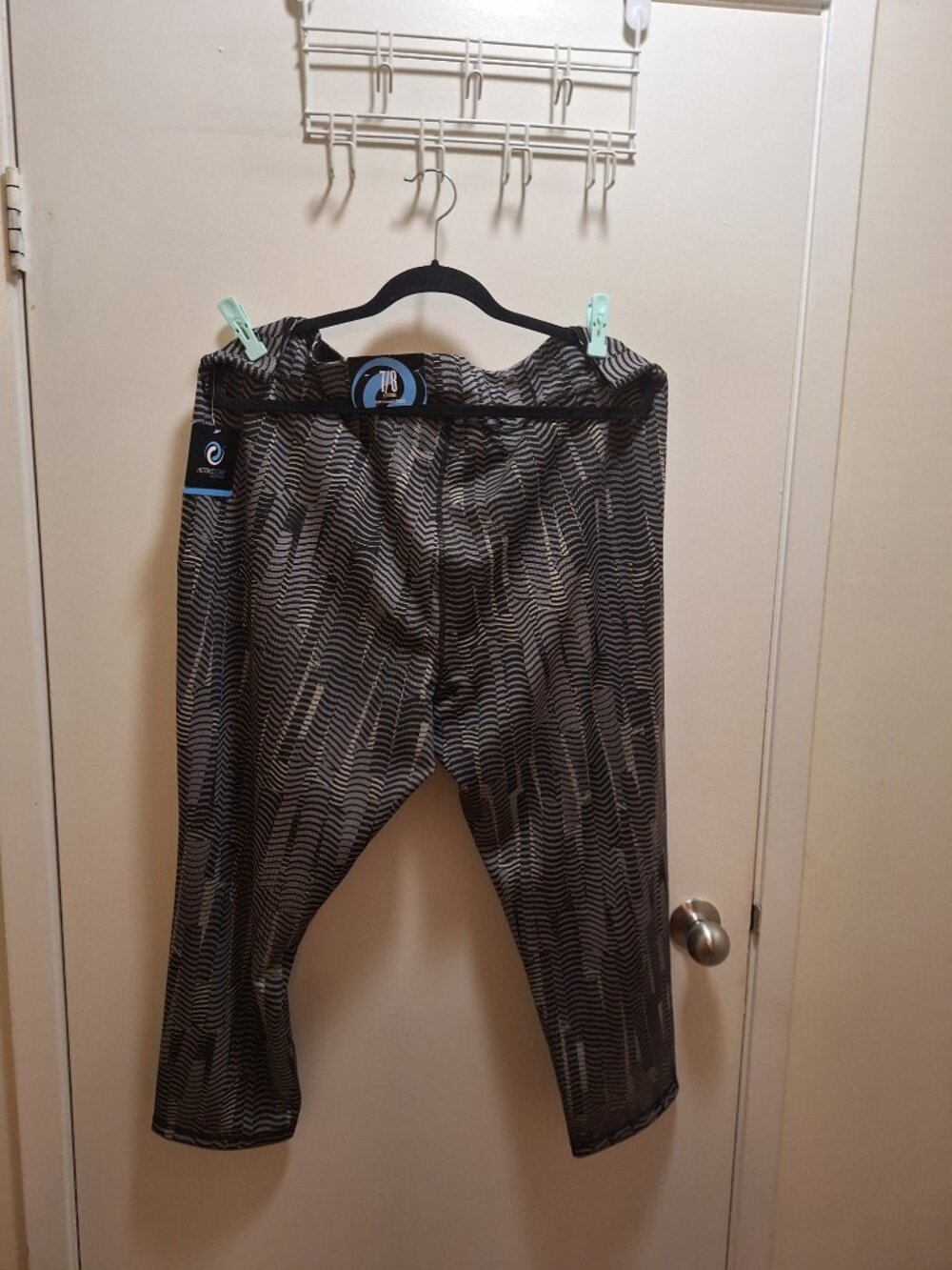WORK OUT PANTS. - Picture 2 of 4